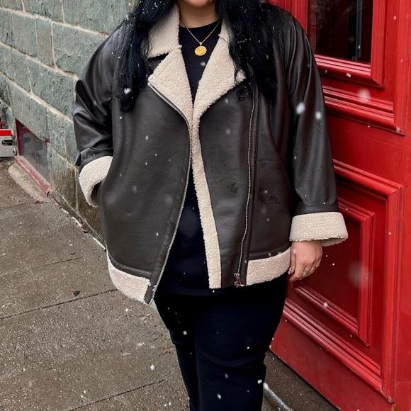 Stylish Black and Cream Leather Jacket - Picture 7 of 7